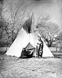 Wahon'thinge (Orphan) and wife - Omaha - 1907.jpg